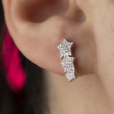 Star earring in a row with white zircons in rhodium-plated 925 silver