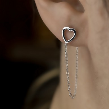 Orecchino singolo cuore forato e catena in argento 925 rodiato