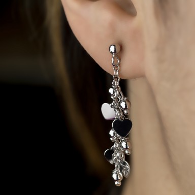 Single earring with dangling hearts in 925 rhodium silver