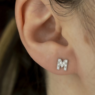 Single initial earring in 925 silver