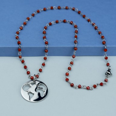 World necklace in stainless steel with bordeaux crystal necklace