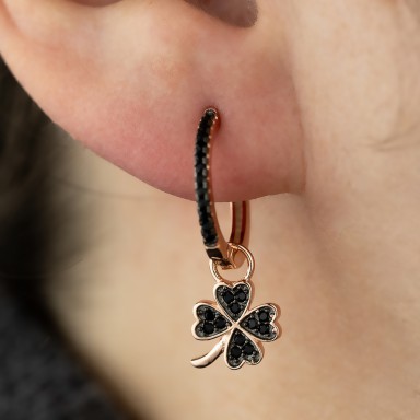 Single pink 925 silver hoop with black quatrefoil