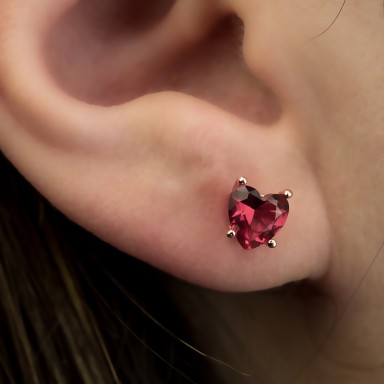 Orecchino lobo singolo argento 925 con cuore con zircone rosso