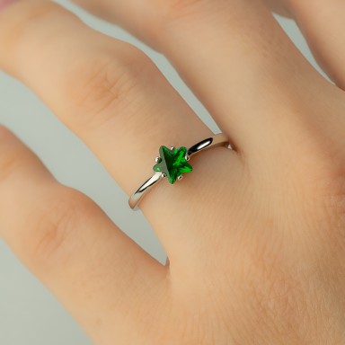 Adjustable star ring in 925 silver rhodium plated green stone