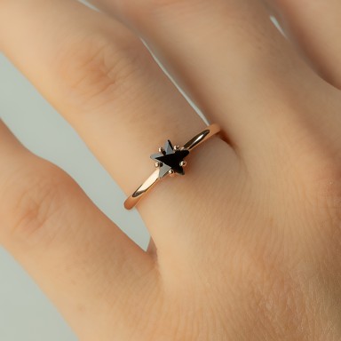 Adjustable star ring in 925 silver rose gold plated black stone